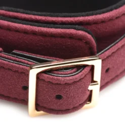 Ensemble BDSM 6 pièces en daim avec menottes, collier et sangle - Bordeaux