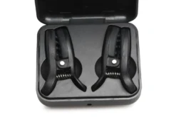 XR Brands - Dark Grip Pinces à Tétons Vibrantes - Noir
